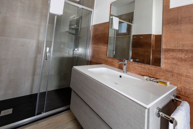 Bagno vista amre laterale con balcone